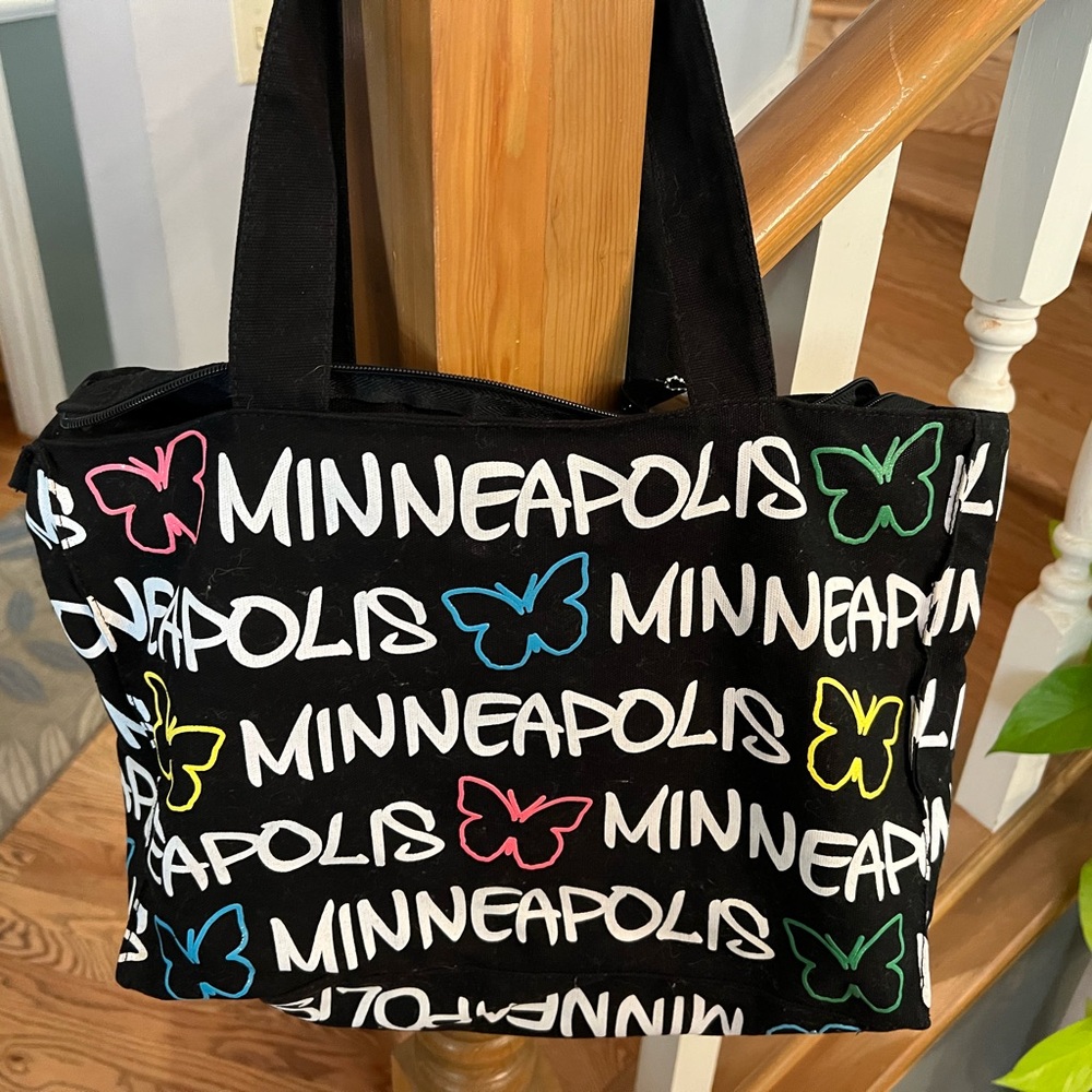 Selling Robin Ruth purse, Minneapolis with butterflies